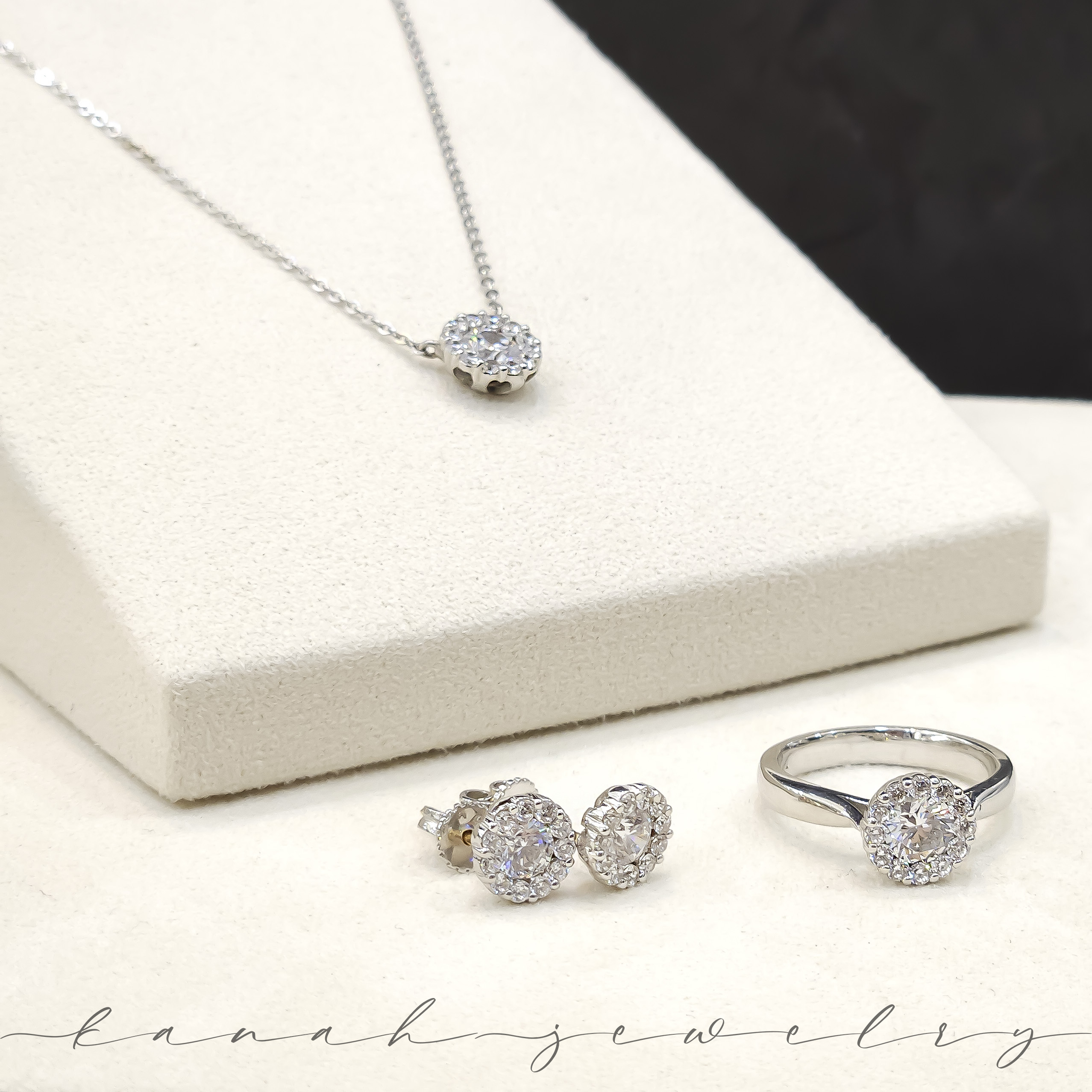 벨라로사 다이아 세트　　　　　　　　　　　　　　　　　　　　　　　　　　　　　　　　　　　　　　　　　　　　　　　　　　　　　　　　　　　　　　　　　　　　　　　　　　　　　　　　　　　　　　　　　　　　　　　　
　　　　　　　　　　　　　(Bellarosa Diamond Set)