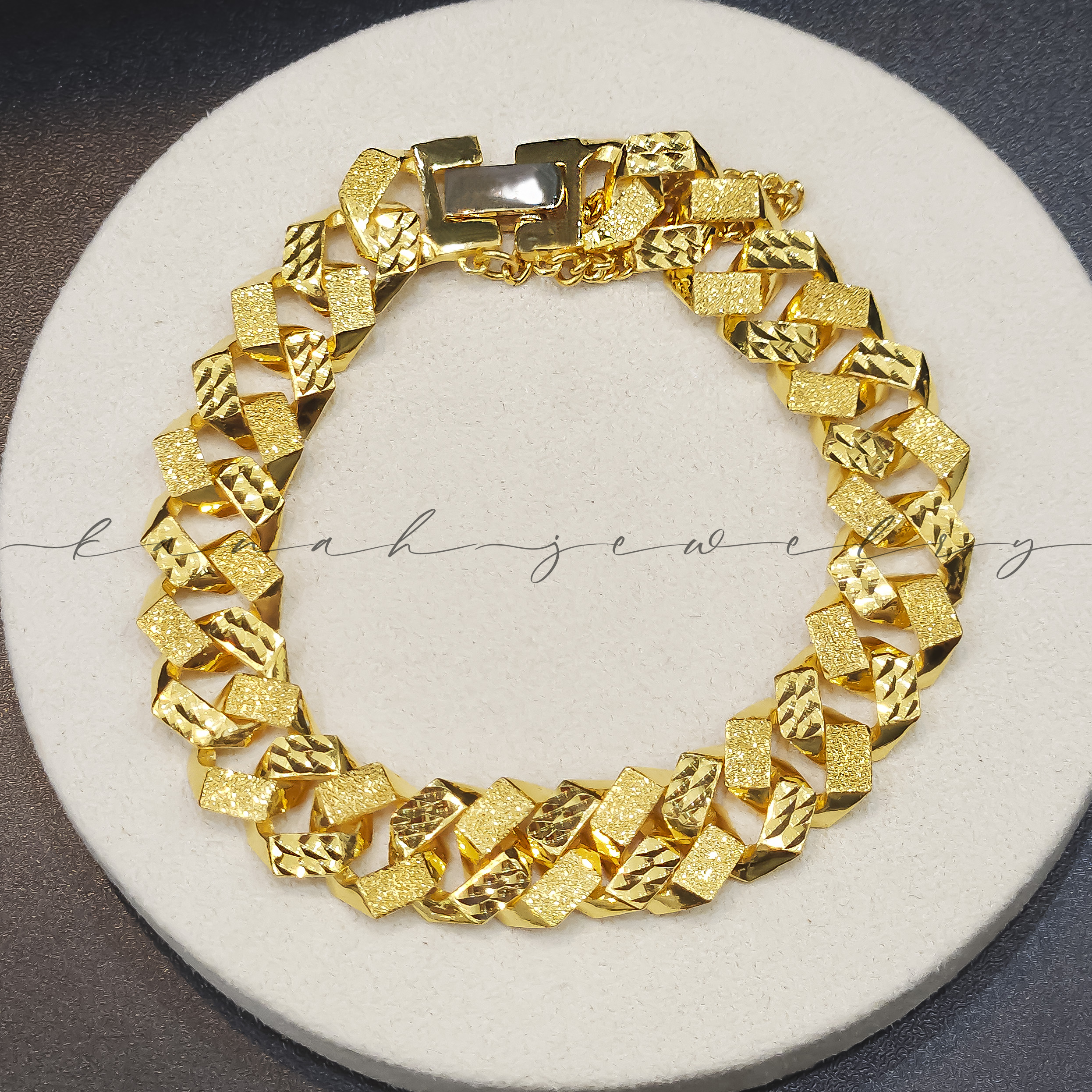 레가토르 브레이슬릿　　　　　　　　　　　　　　　　　　　　　　　　　　　　　　　　　　　　　　　　　　　　　　　　　　　　　　　　　　　　　　　　　　　　　　　　　　　　　　　　　　　　　　　　　　　　　　　　
　　　　　　　　　　　　　
(Legator Bracelet)